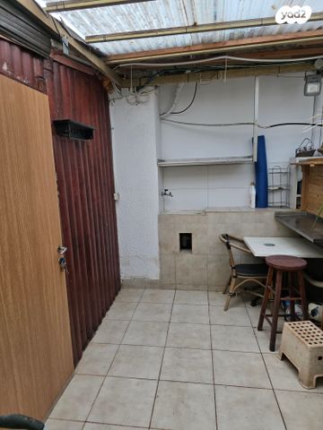 יחידת דיור, שפרינצק 7, שיכוני מזרחי, כפר סבא