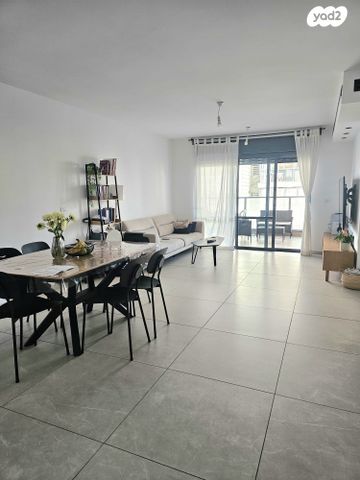 דירה, שדרות מונטיפיורי 15, ברנע, אשקלון