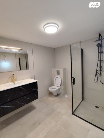 דו משפחתי, הגדוד השלישי 21, שאר העיר, צפת