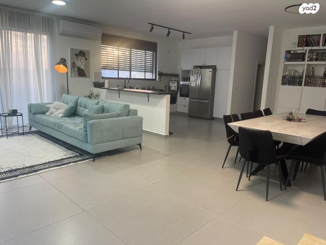 דו משפחתי, הרב דב הכהן קוק 15, עפולה הצעירה, עפולה