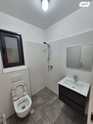 דירה, דרך ארץ 104, שאר העיר, חריש