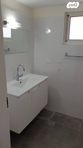 מרתף/ פרטר, פיקוס 4, חרות, חרות