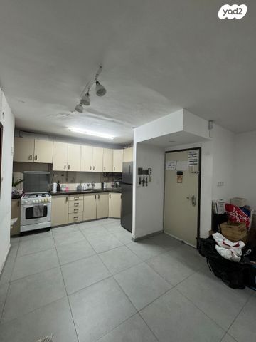 דירה, העבודה 18, ג'סי כהן, חולון