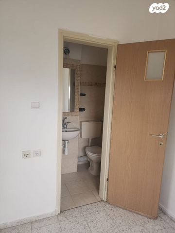 דירה, משה פורר 12, היובל, שרונה, רחובות