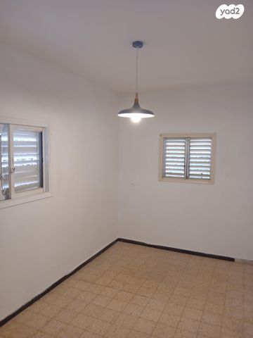 דבורה בארון 6