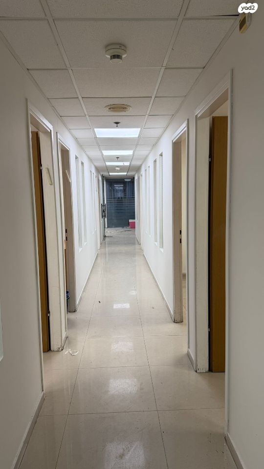 יד חרוצים 18