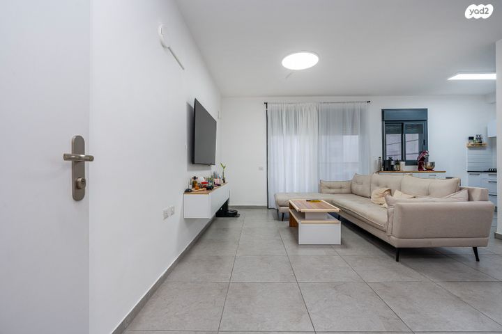 דירה, איסר הראל, נווה אור, אור עקיבא