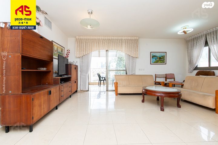 דירה, שדרות ודג'ווד, מרכז הכרמל, חיפה