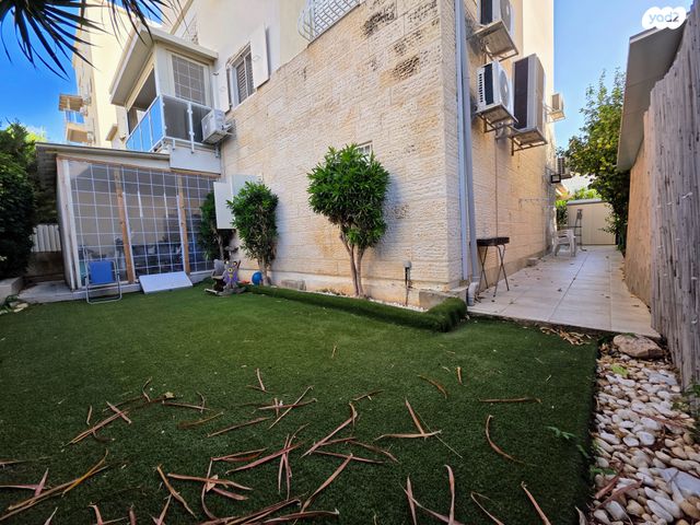 דירת גן, נאות כרמל, טירת כרמל