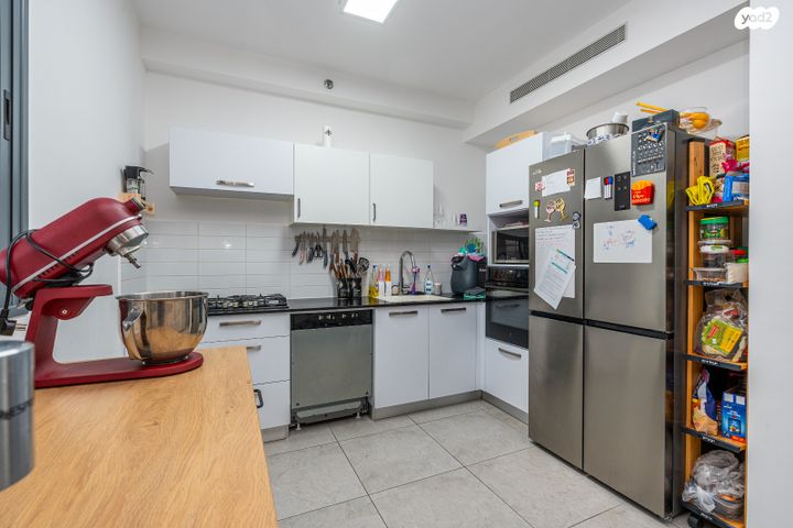 דירה, איסר הראל, נווה אור, אור עקיבא