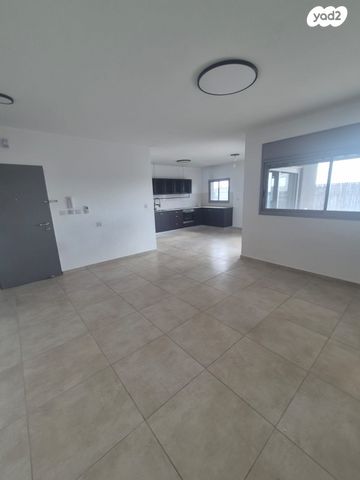 גג/ פנטהאוז, הארבל, פרדסיה, פרדסיה