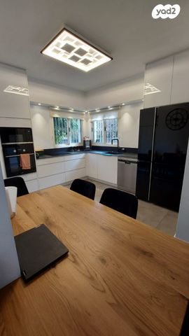 דו משפחתי, אבן יהודה