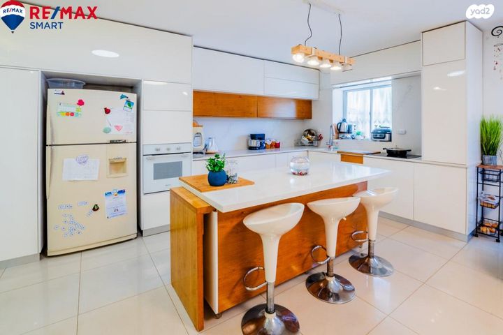 גג/ פנטהאוז, שבטי ישראל 26, מרכז העיר, סביניה, הוותיקה, קרית ביאליק