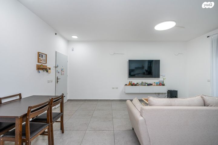 דירה, איסר הראל, נווה אור, אור עקיבא