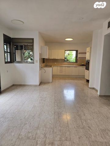 דירה, שדרות ביאליק, הדר, רמת השרון