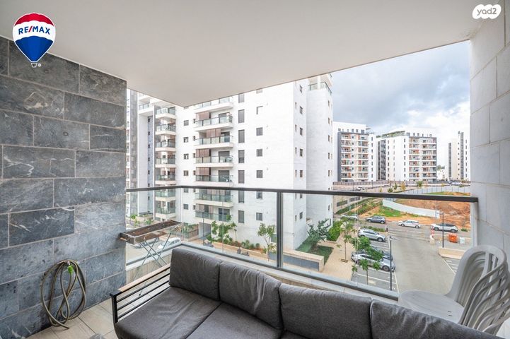 דירה, עמירם, פרדס חנה כרכור