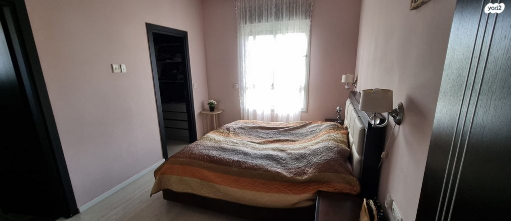 דירה, הר הצופים, רחובות ההולנדית, רחובות