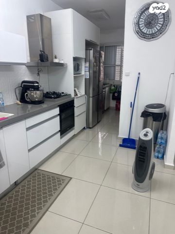 דירה, שדרות כצנלסון 10, מרכז העיר, קרית אתא