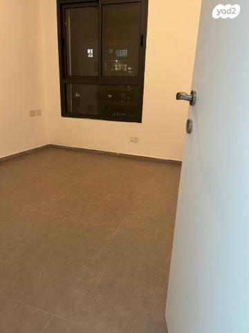 דירה, שדרות מנחם בגין, גבעת אולגה, חדרה