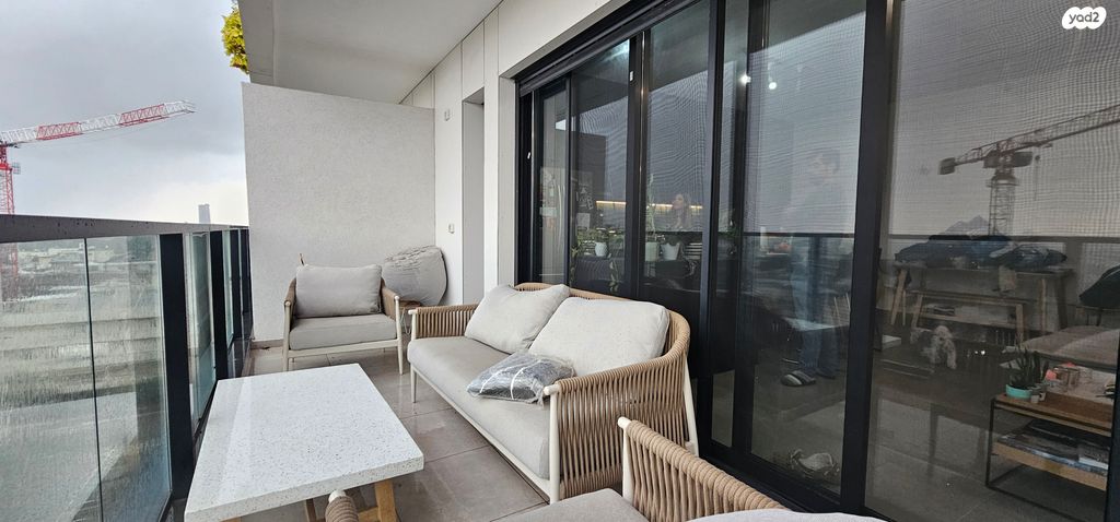 דירה, דבורה הנביאה, הדר, רמת השרון