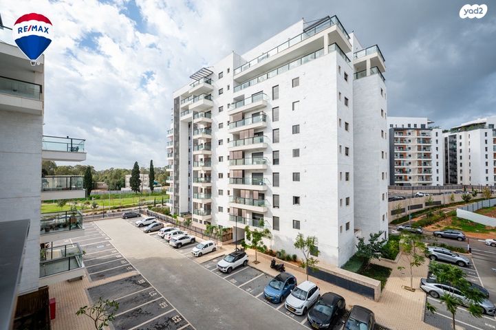 דירה, עמירם, פרדס חנה כרכור