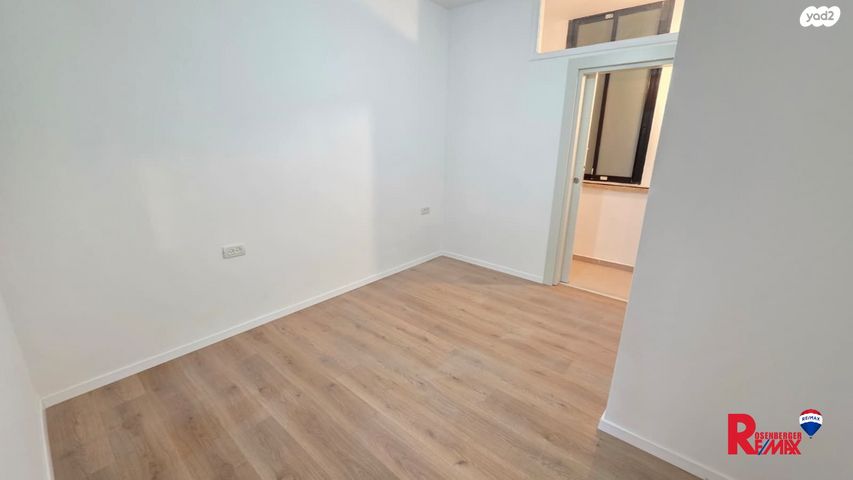 דירה, שדרות בר אילן 61, דרום מערב ותיק, בת ים