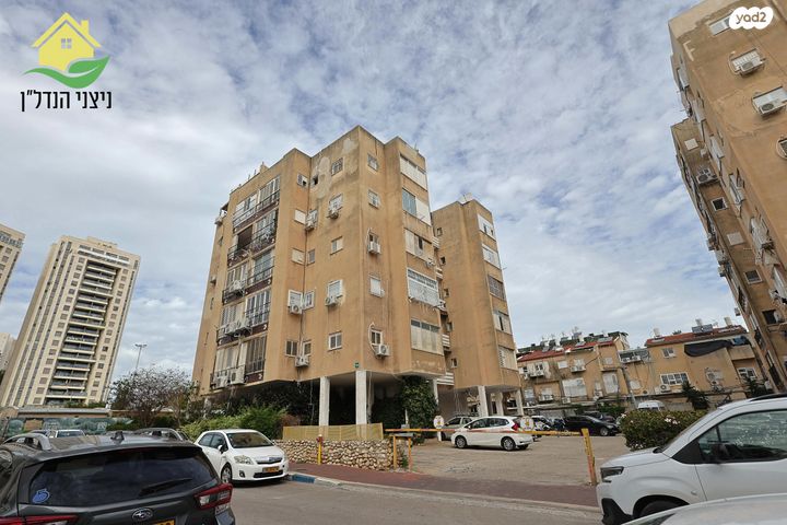 הרב לנדרס 18