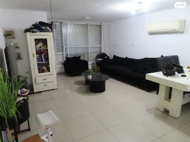 מבוא בנימין 12