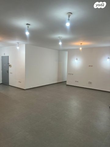 דירה, שדרות מנחם בגין, גבעת אולגה, חדרה