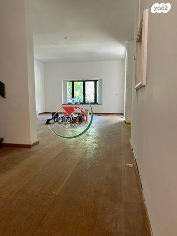 בית פרטי/ קוטג', קרן היסוד, רמת השרון