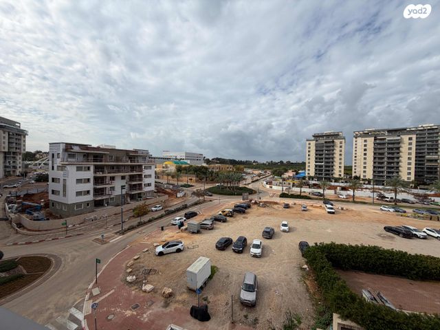 דירה, אהוד מנור, כפר יונה