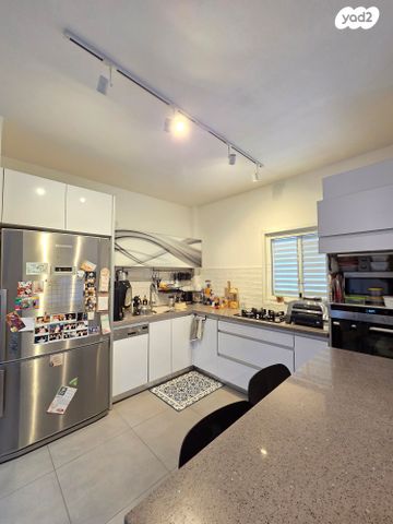 דירה, השופט ברנדייס, שיפר, פתח תקווה