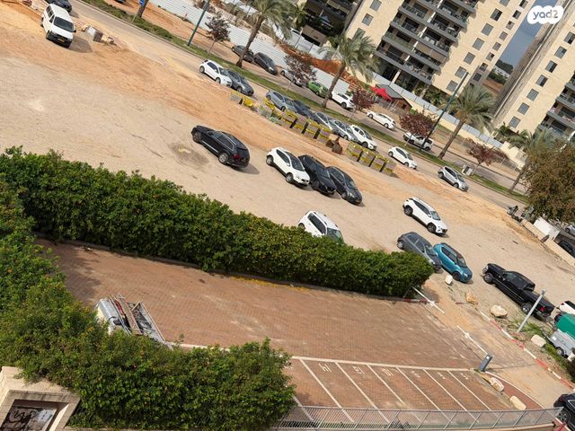 דירה, אהוד מנור, כפר יונה