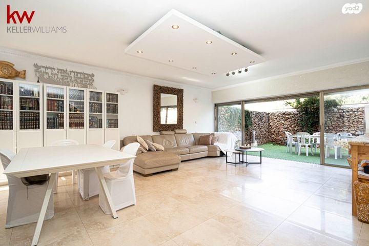 דו משפחתי, האצ"ל, רעננה