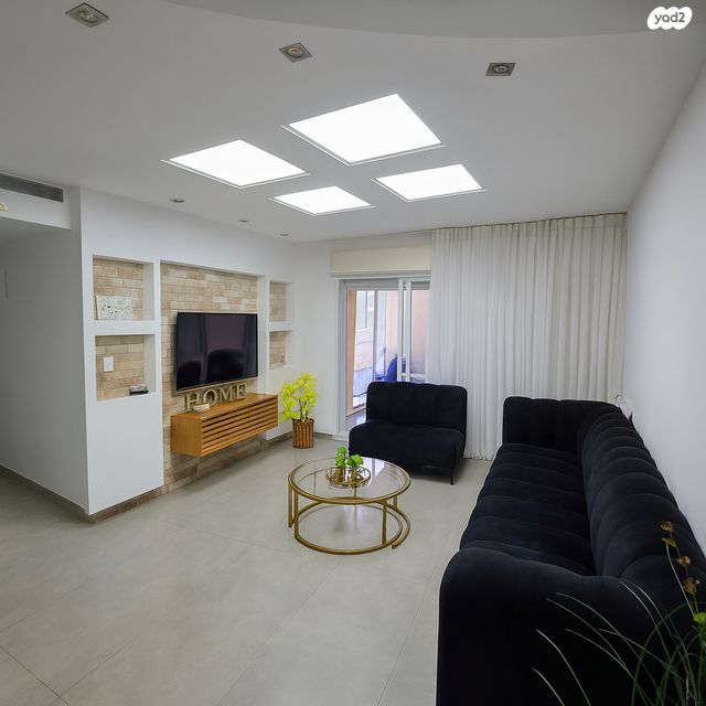 דירת גן, נאות כרמל, טירת כרמל