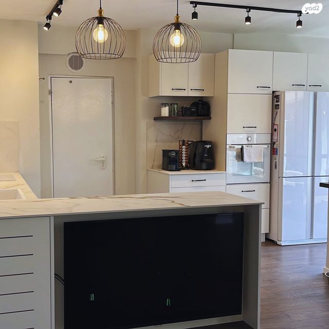 דירת גן, מעלות הבוצרים, מרכז הכרמל, חיפה