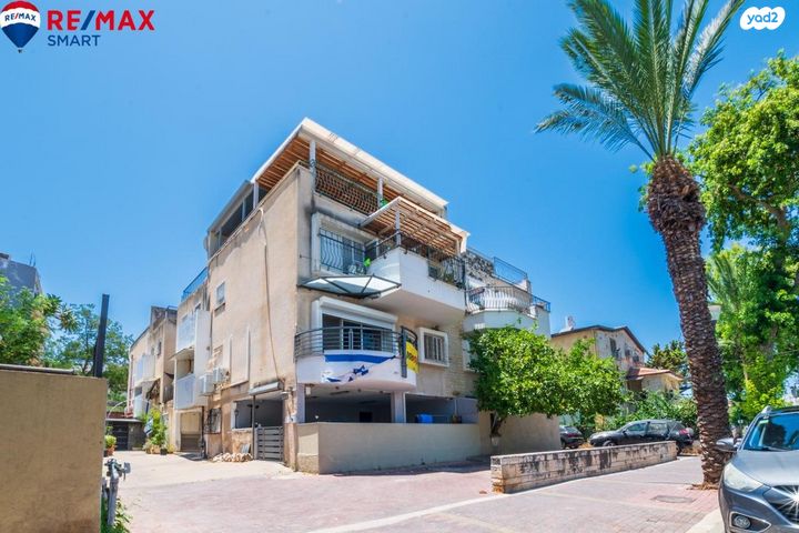 גג/ פנטהאוז, שבטי ישראל 26, מרכז העיר, סביניה, הוותיקה, קרית ביאליק