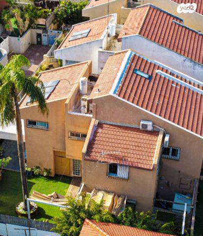 דו משפחתי, האצ"ל, רעננה