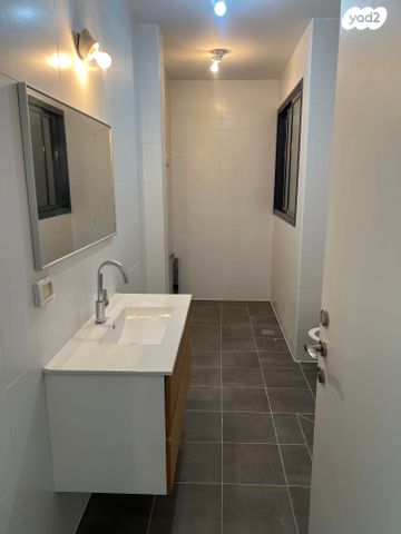 דירה, שדרות מנחם בגין, גבעת אולגה, חדרה