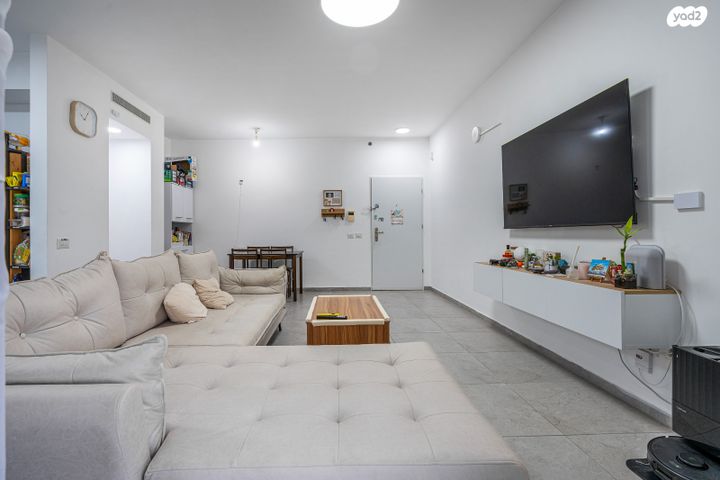 דירה, איסר הראל, נווה אור, אור עקיבא