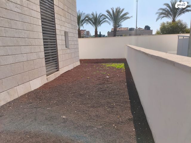 דירת גן, מרים ילן שטקליס, נאות שדה, רעננה