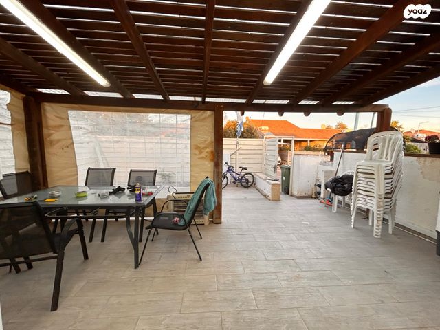 דו משפחתי, גבים, ערד