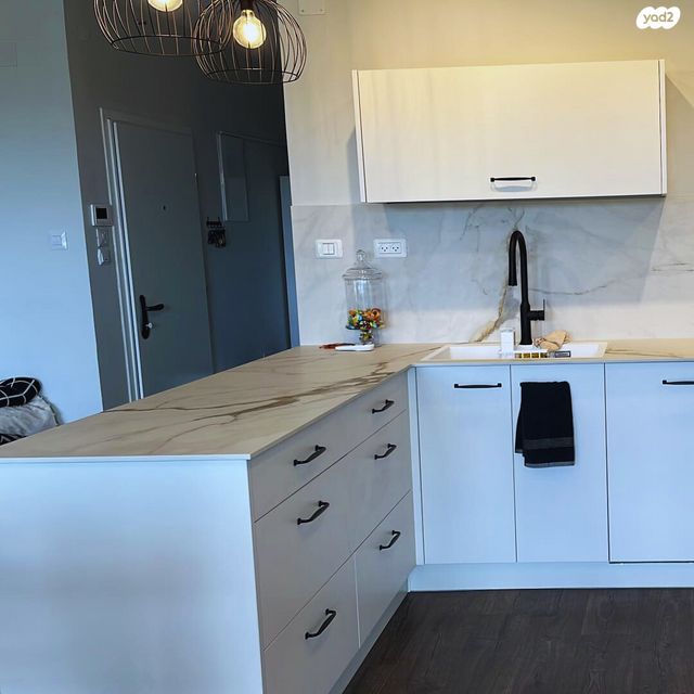 דירת גן, מעלות הבוצרים, מרכז הכרמל, חיפה