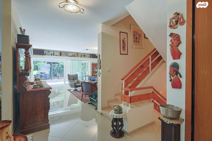 דו משפחתי, האירוס, שיכון עממי, הוד השרון