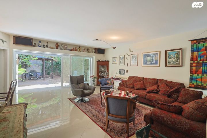 דו משפחתי, האירוס, שיכון עממי, הוד השרון