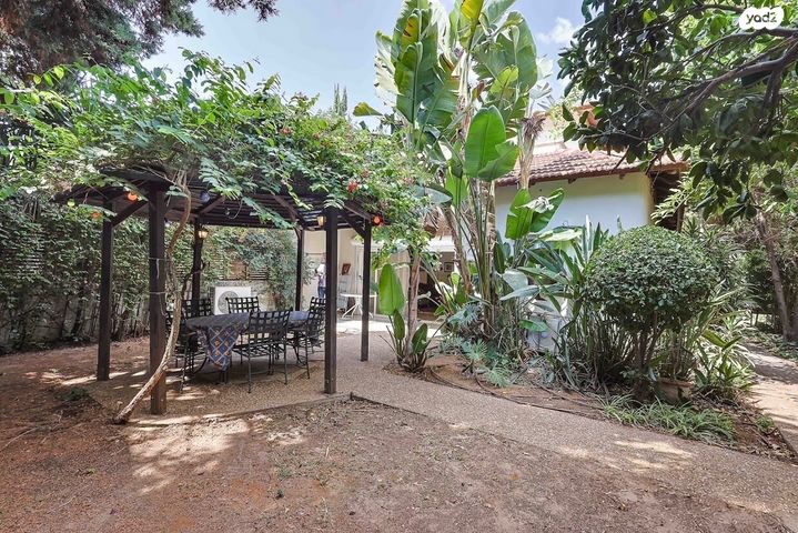 דו משפחתי, האירוס, שיכון עממי, הוד השרון