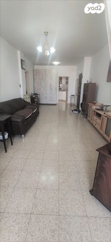 דירה, שדרות בר אילן, דרום מערב ותיק, בת ים