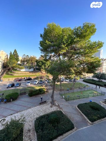 דירה, דניאל 72, לב העיר, בת ים