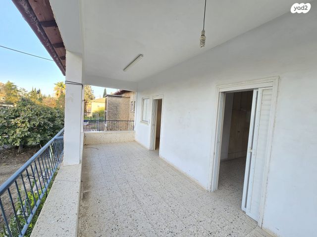 דו משפחתי, גדרה