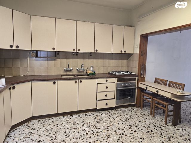 דו משפחתי, גדרה